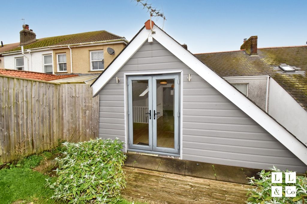 Property photo 2 of 13