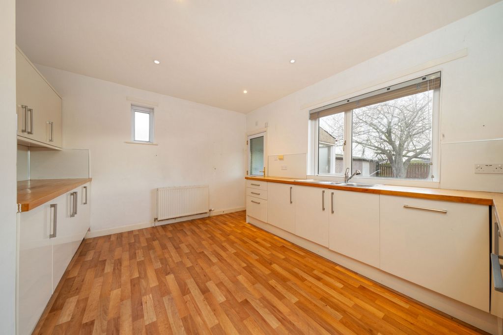 Property photo 3 of 28 Photo 2