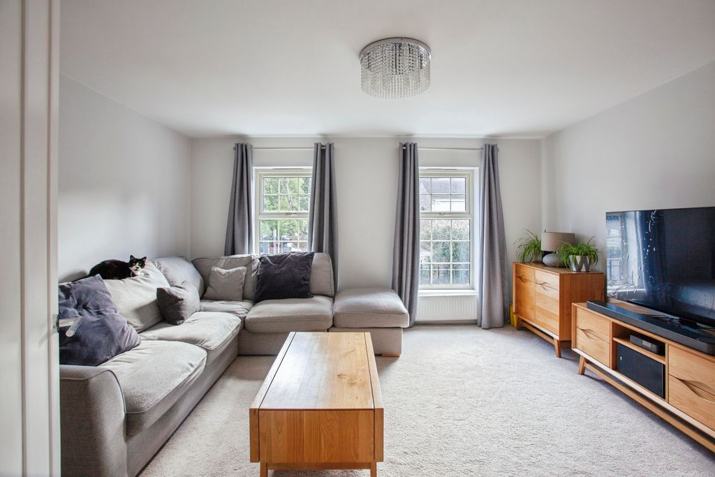 Property photo 2 of 17