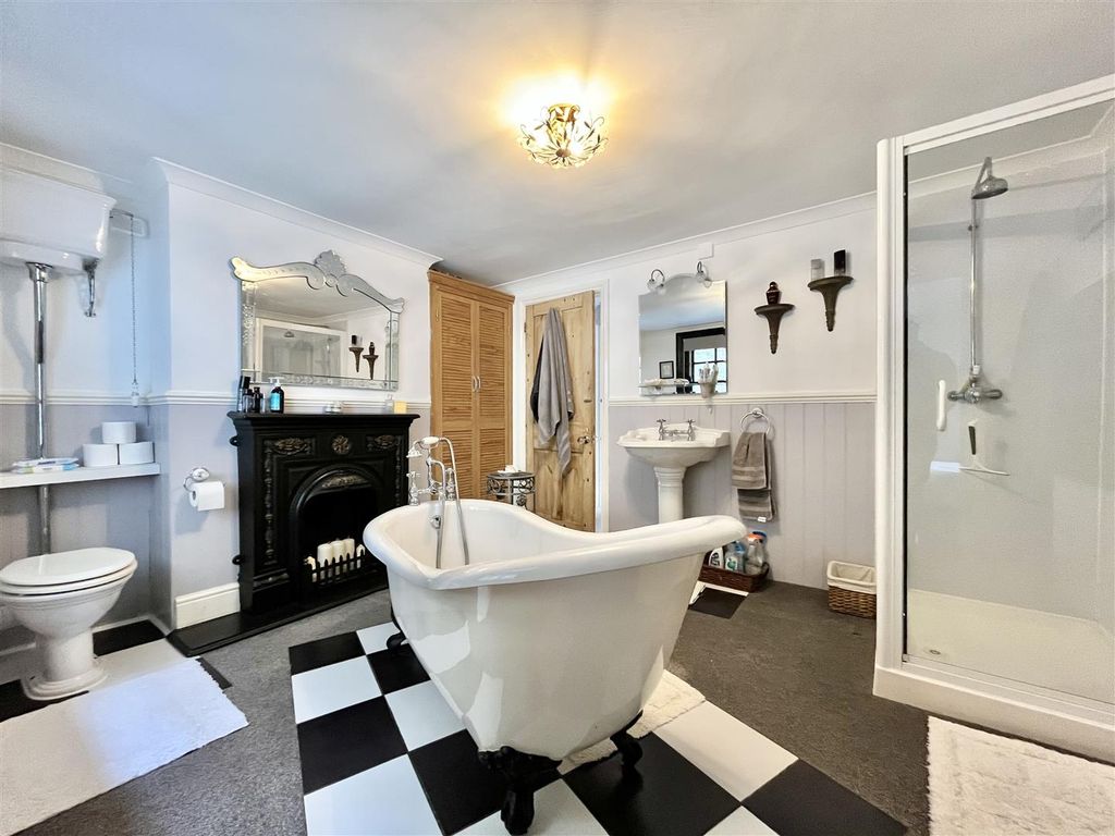 Property photo 3 of 26