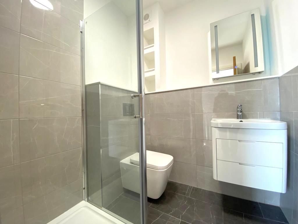 Property photo 3 of 14 Bathroom 3