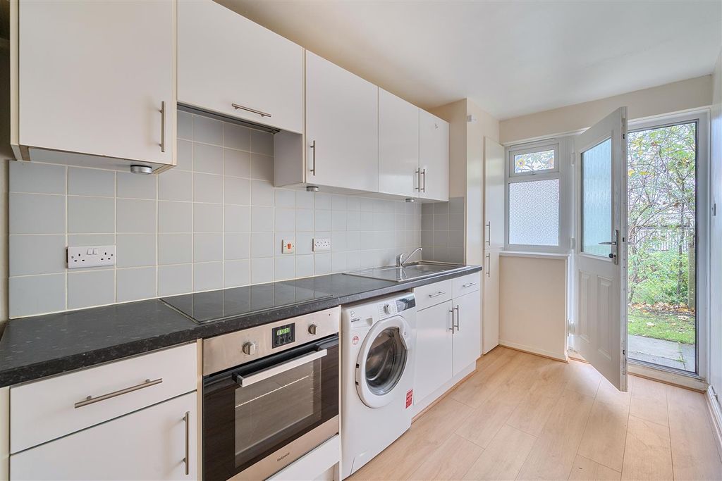 Property photo 3 of 13 1383561-10-691c77B1E5B64.Jpg