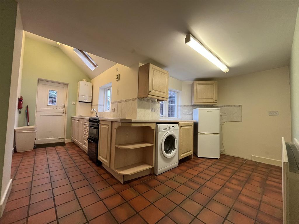 Property photo 3 of 11 Kitchen 2.Jpg