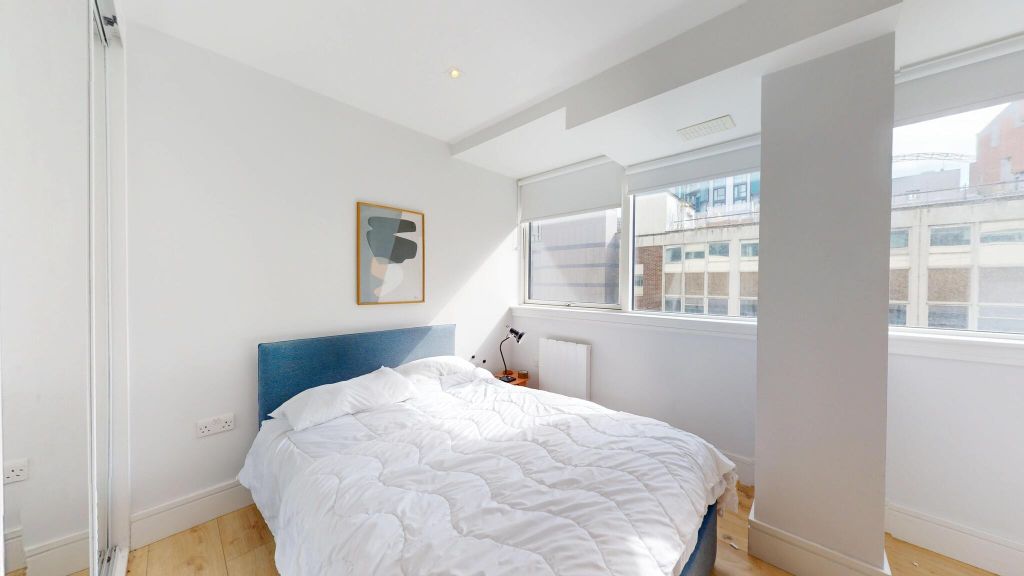 Property photo 3 of 25 Bedroom