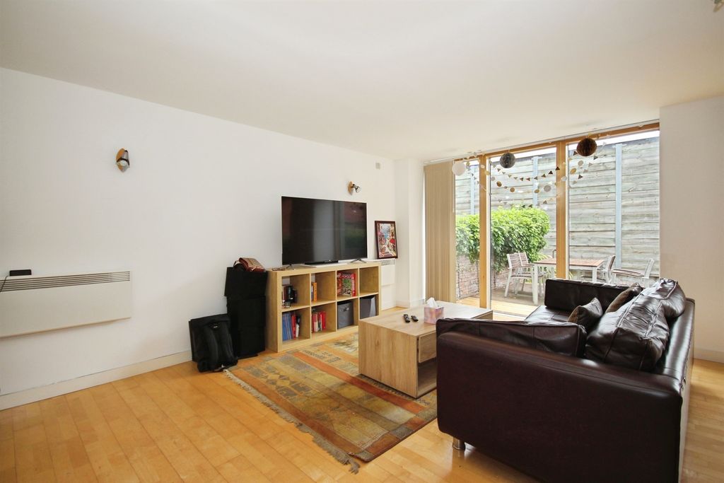 Property photo 2 of 16