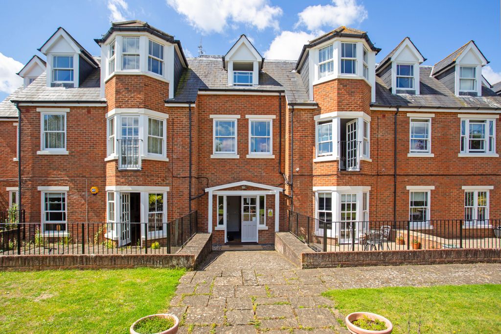 Property photo 2 of 11 1
