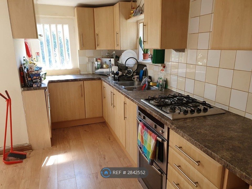 Property photo 3 of 8 Kitchen