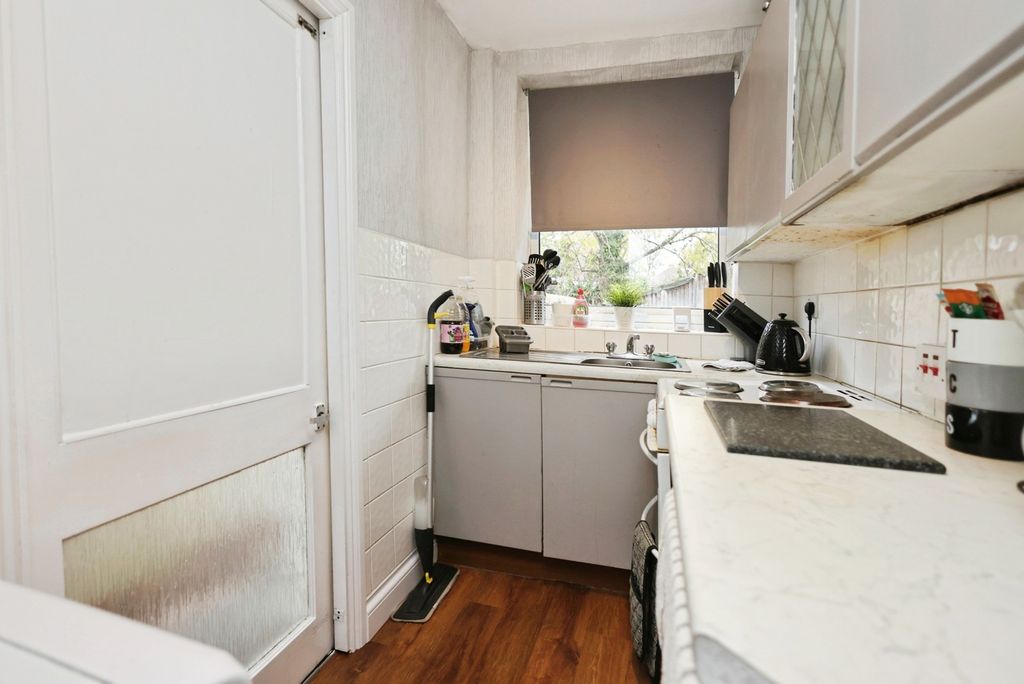 Property photo 3 of 14 Kitchen