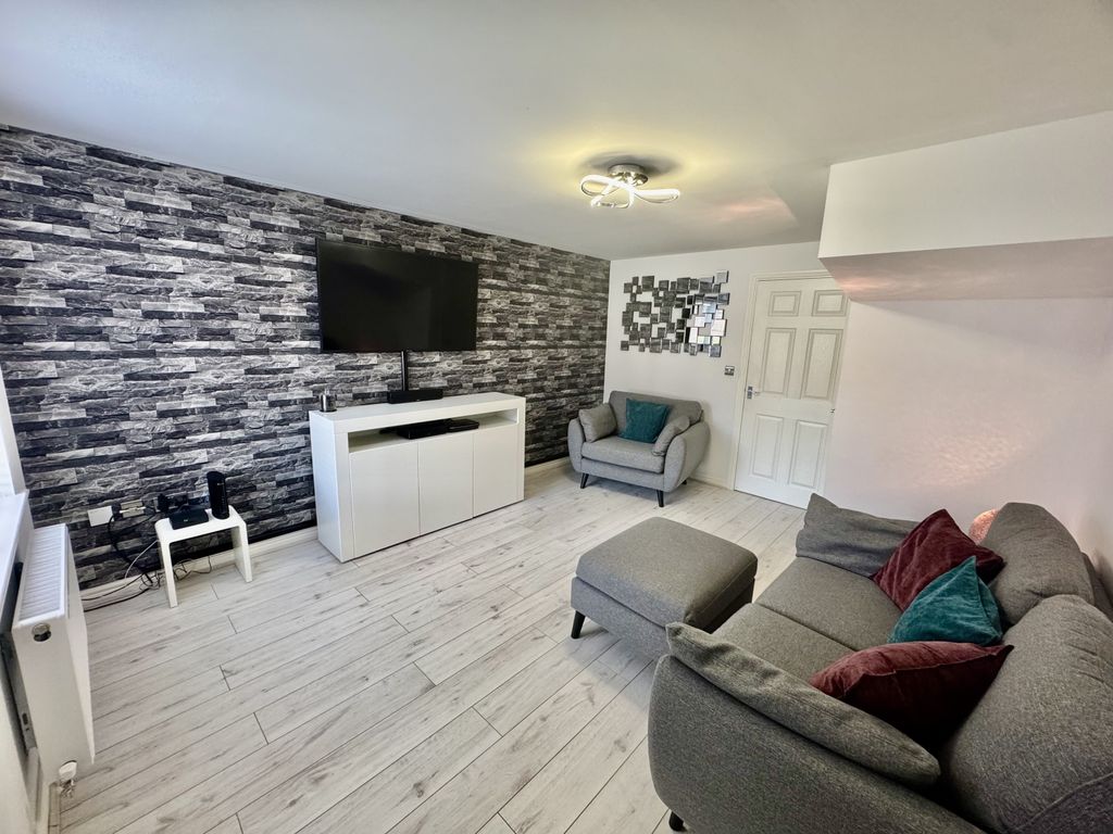 Property photo 3 of 18 Img_7643