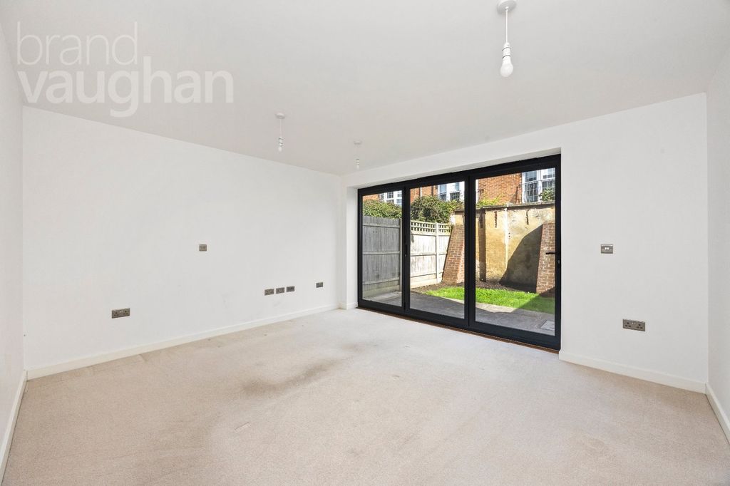 Property photo 3 of 17 Picture No. 18