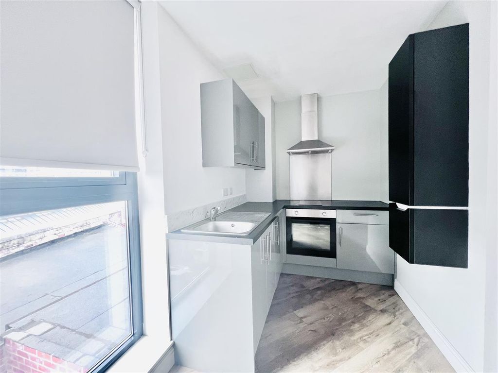 Property photo 3 of 8 Studio