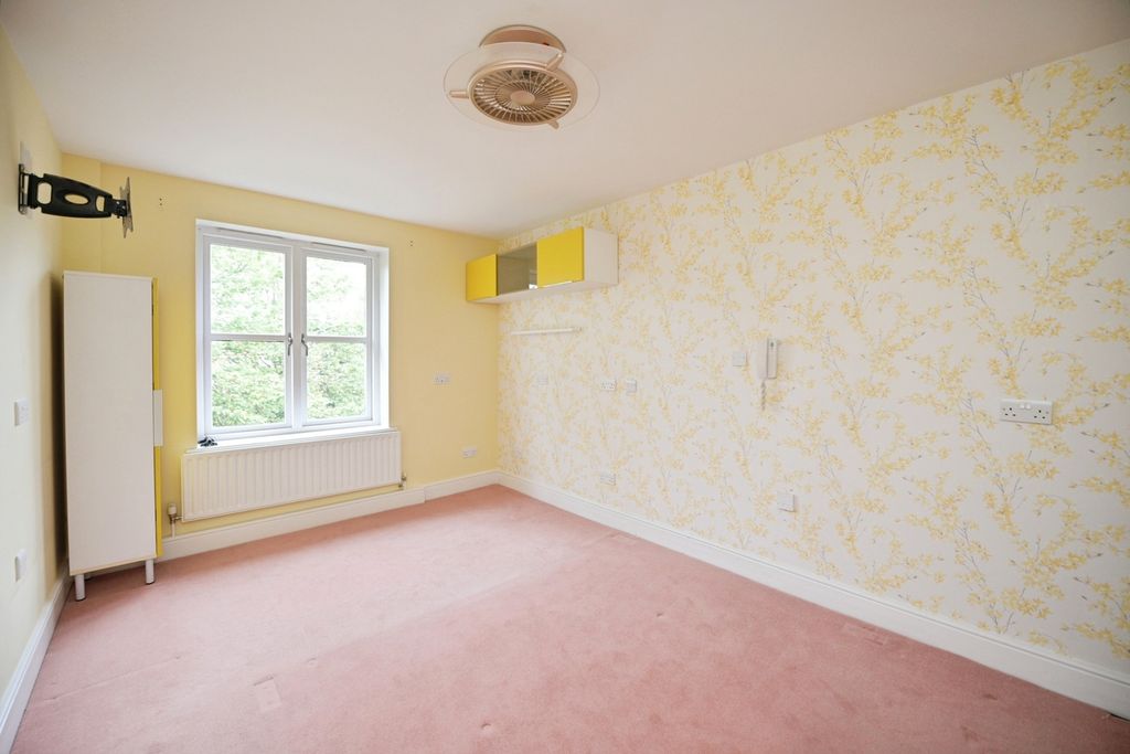 Property photo 3 of 16 Bedroom
