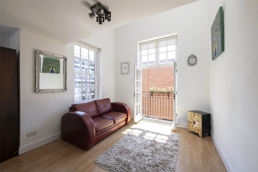 Property photo 2 of 9 Bath House, E2