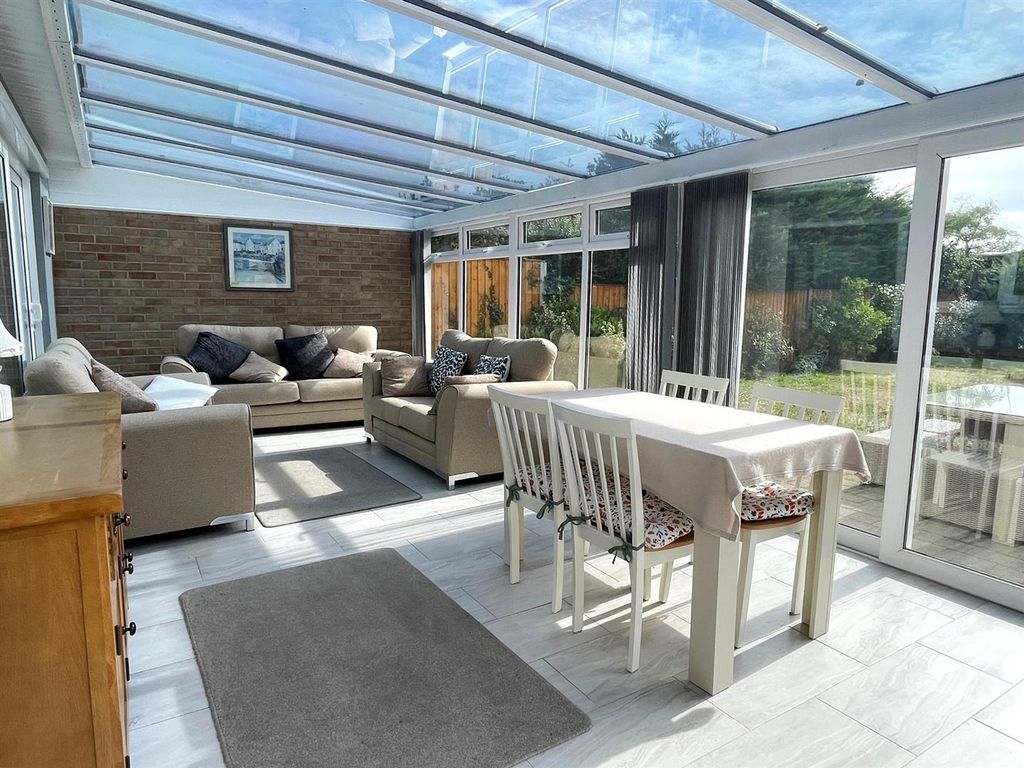 Property photo 3 of 20 Conservatory