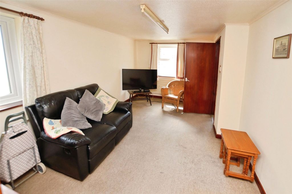 Property photo 2 of 9 Picture No. 28