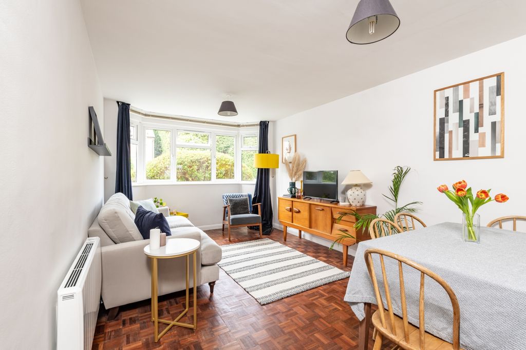 Property photo 2 of 7 13 Cherwell Lodge-11