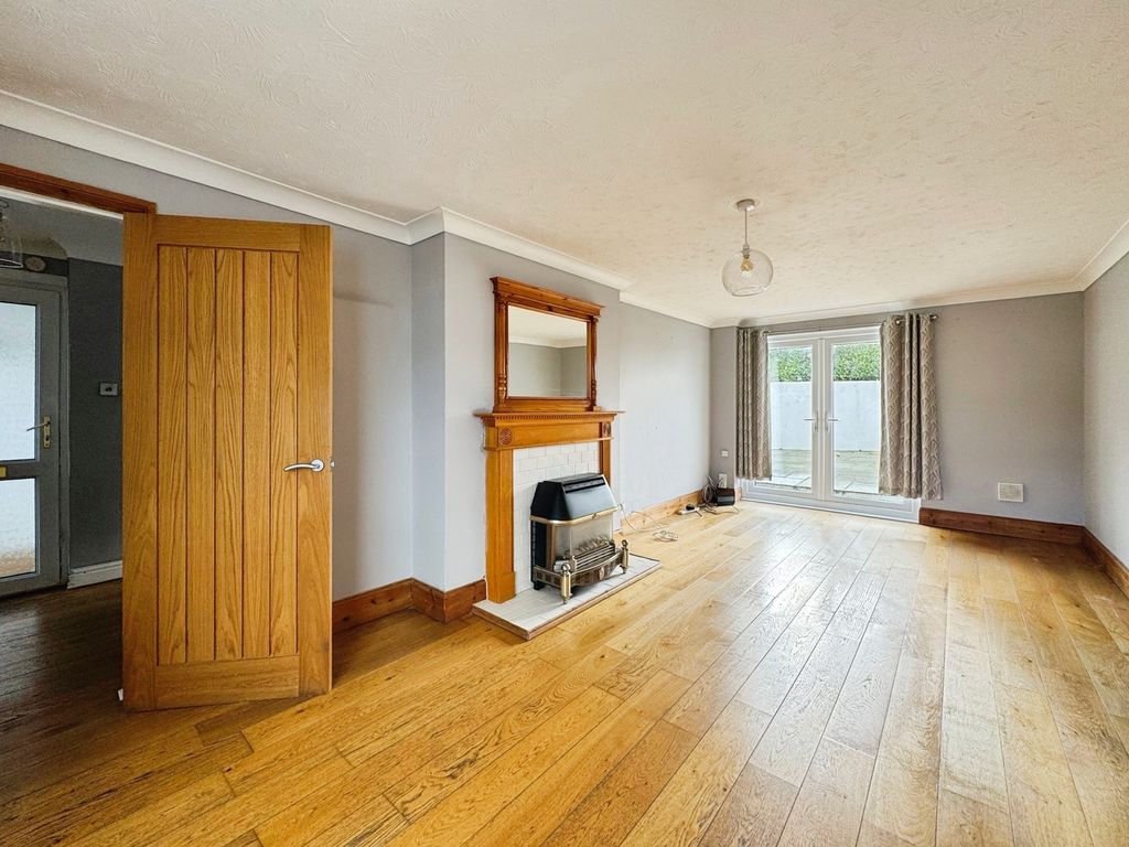 Property photo 3 of 17 Lounge/Diner