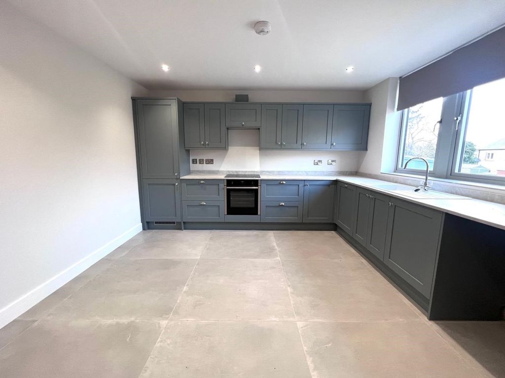 Property photo 2 of 14 Kitchen