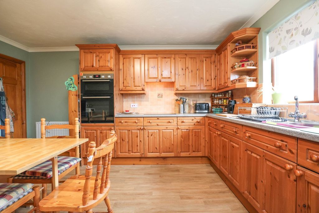 Property photo 3 of 14 Dining Kitchen