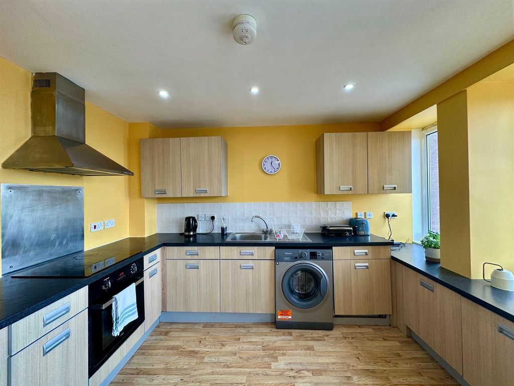 Property photo 3 of 23 Kitchen