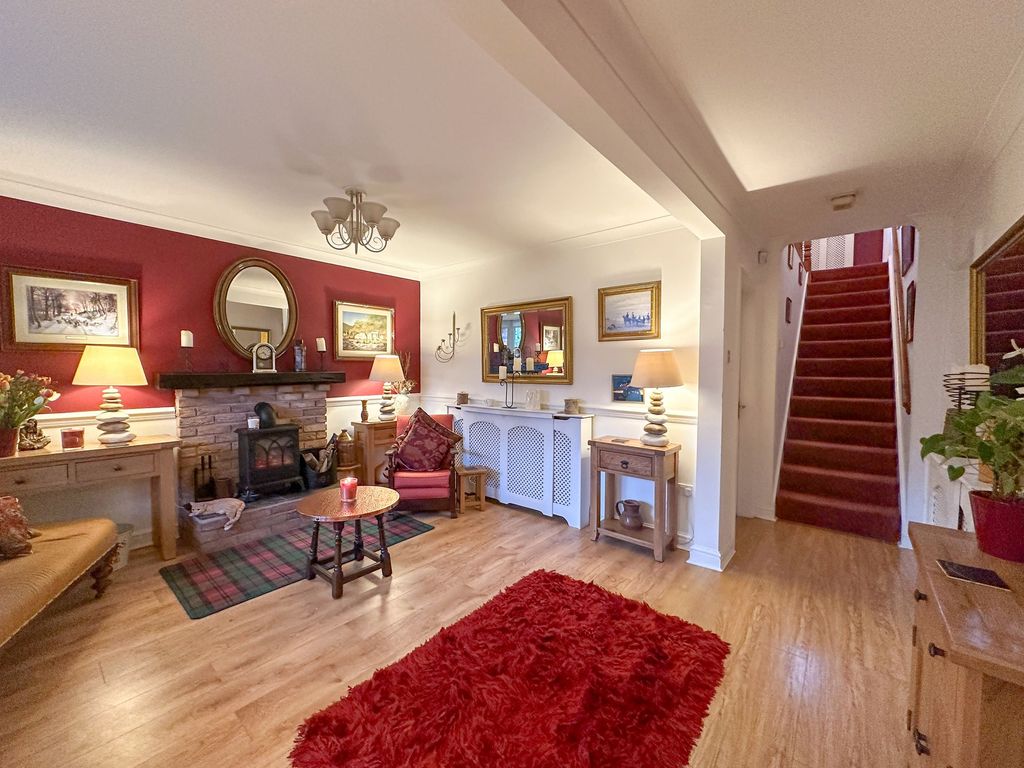 Property photo 2 of 27