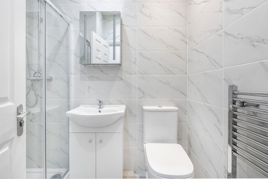 Property photo 3 of 35