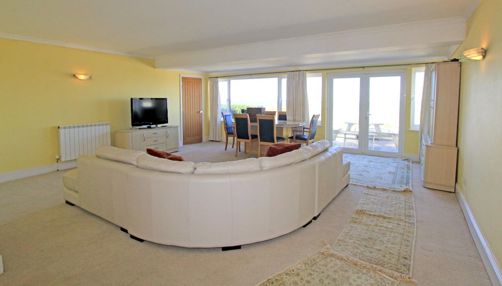 Property photo 3 of 28