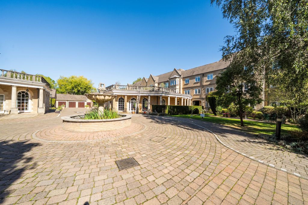 Property photo 1 of 12 External