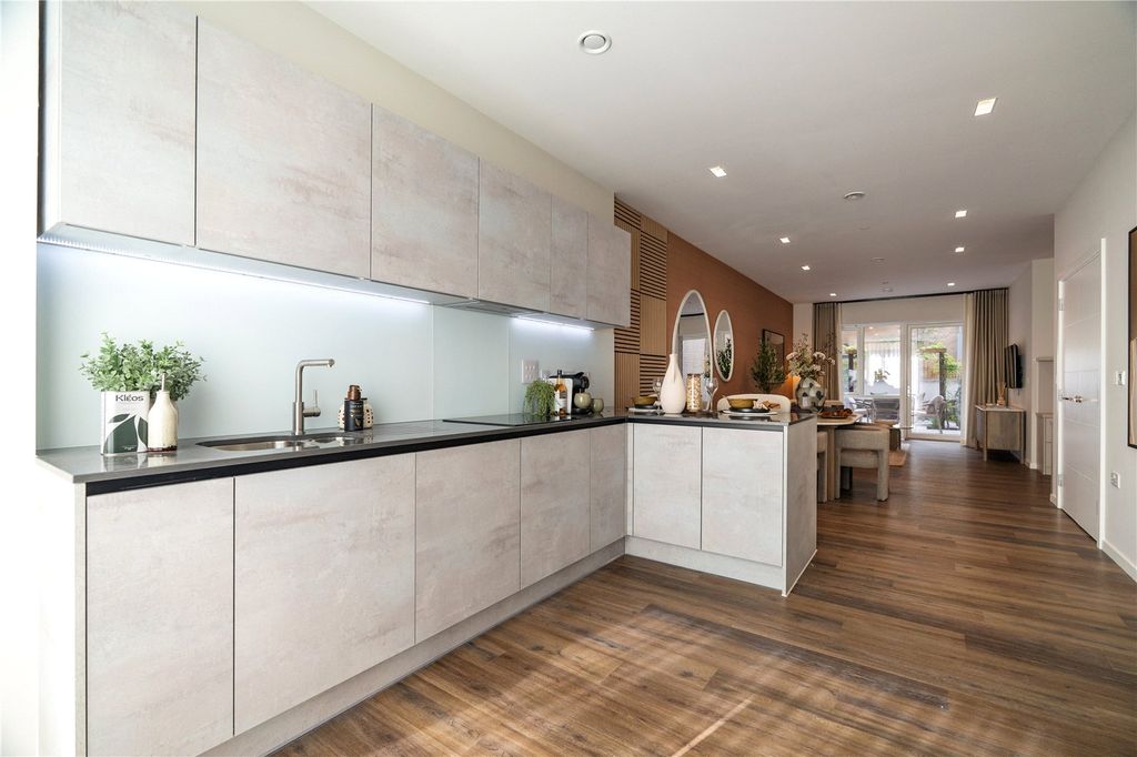 Property photo 3 of 27 Kitchen