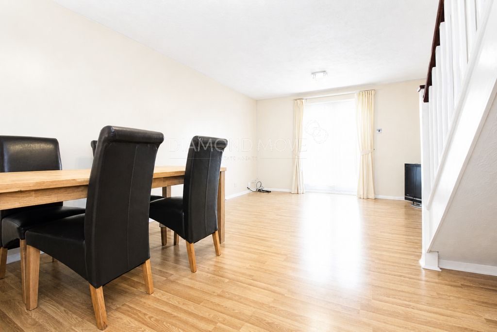Property photo 1 of 12 Photo 9