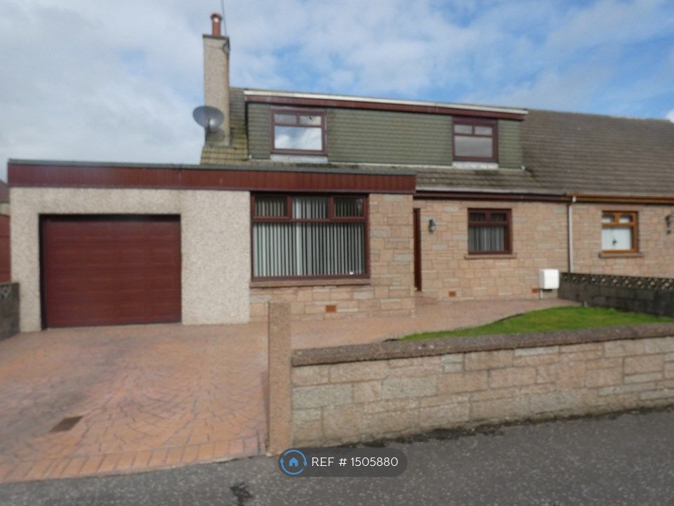 4 bed semi-detached house to rent Blackhouse
