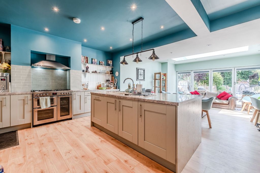 Property photo 3 of 19 Dining Kitchen