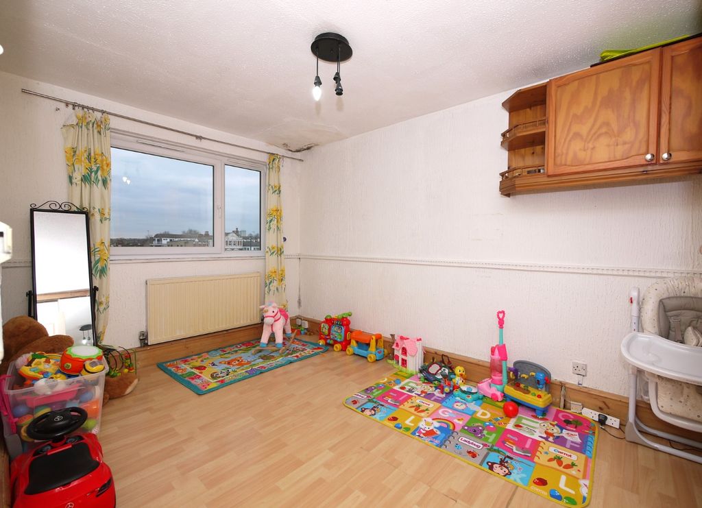 Property photo 3 of 8 3736982