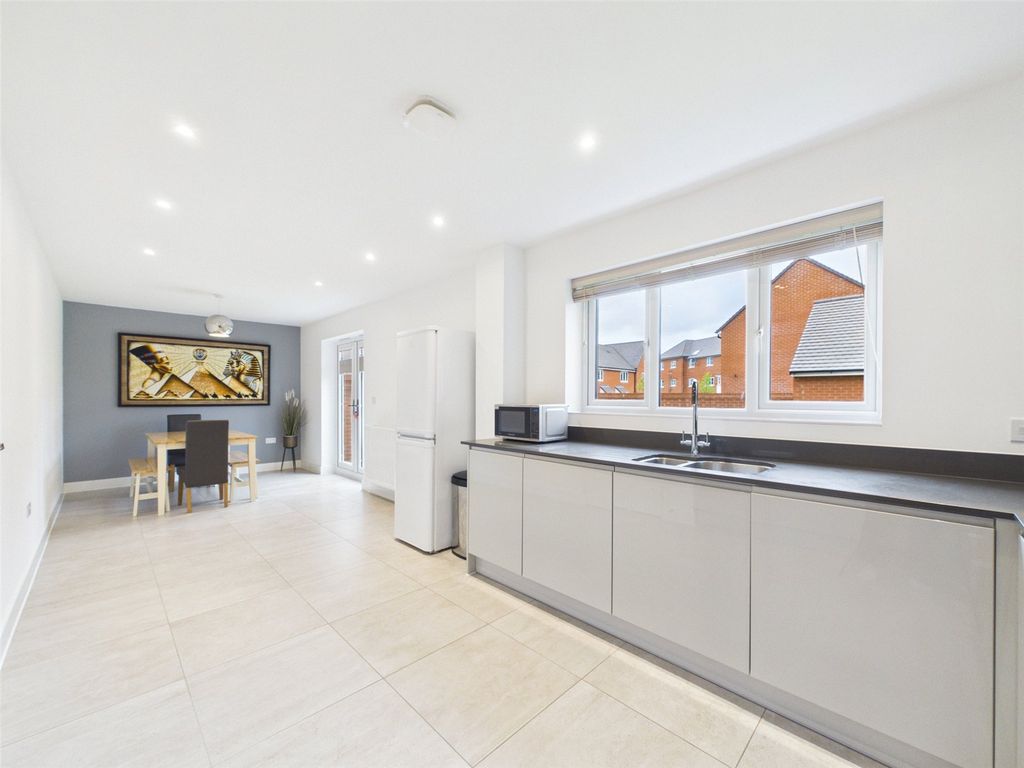 Property photo 2 of 19 Picture No. 24