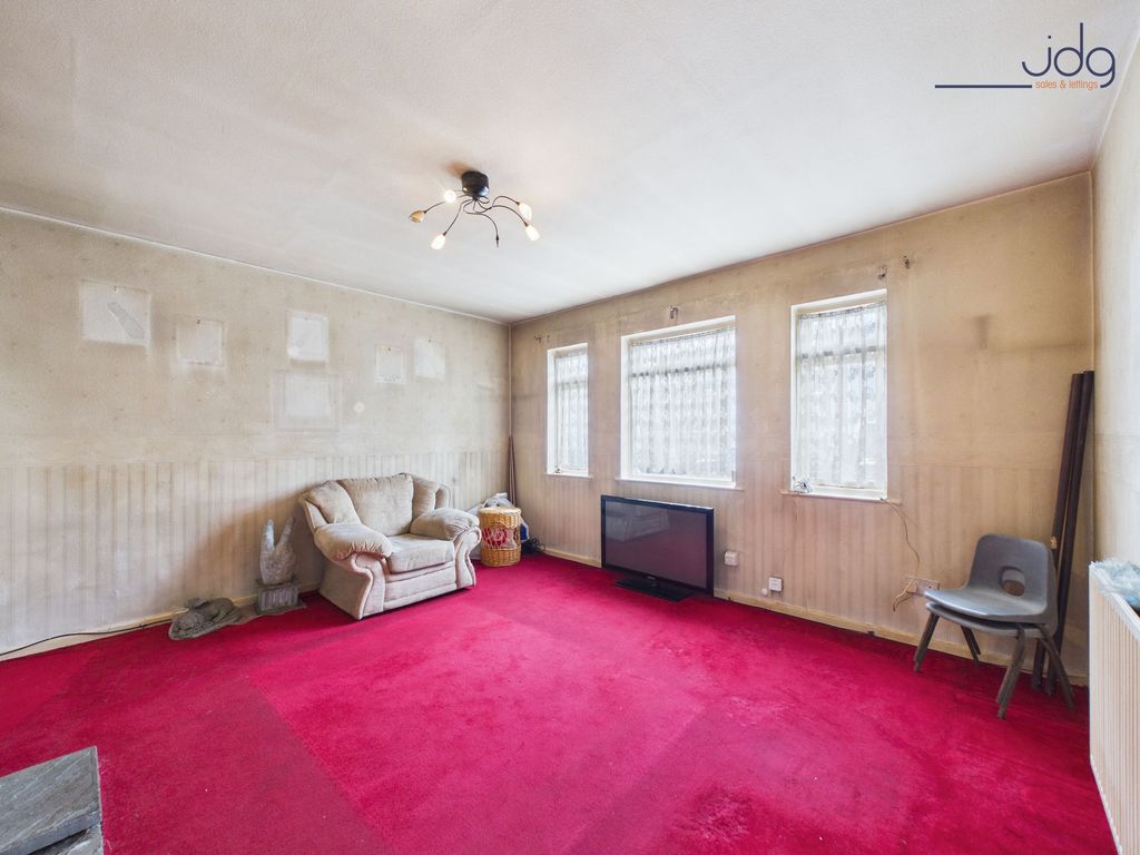 Property photo 3 of 16 Lounge