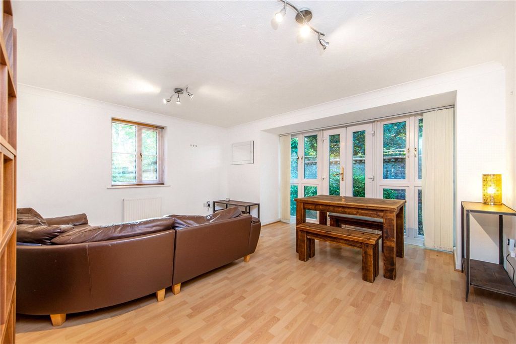 Property photo 2 of 13 Picture No. 11