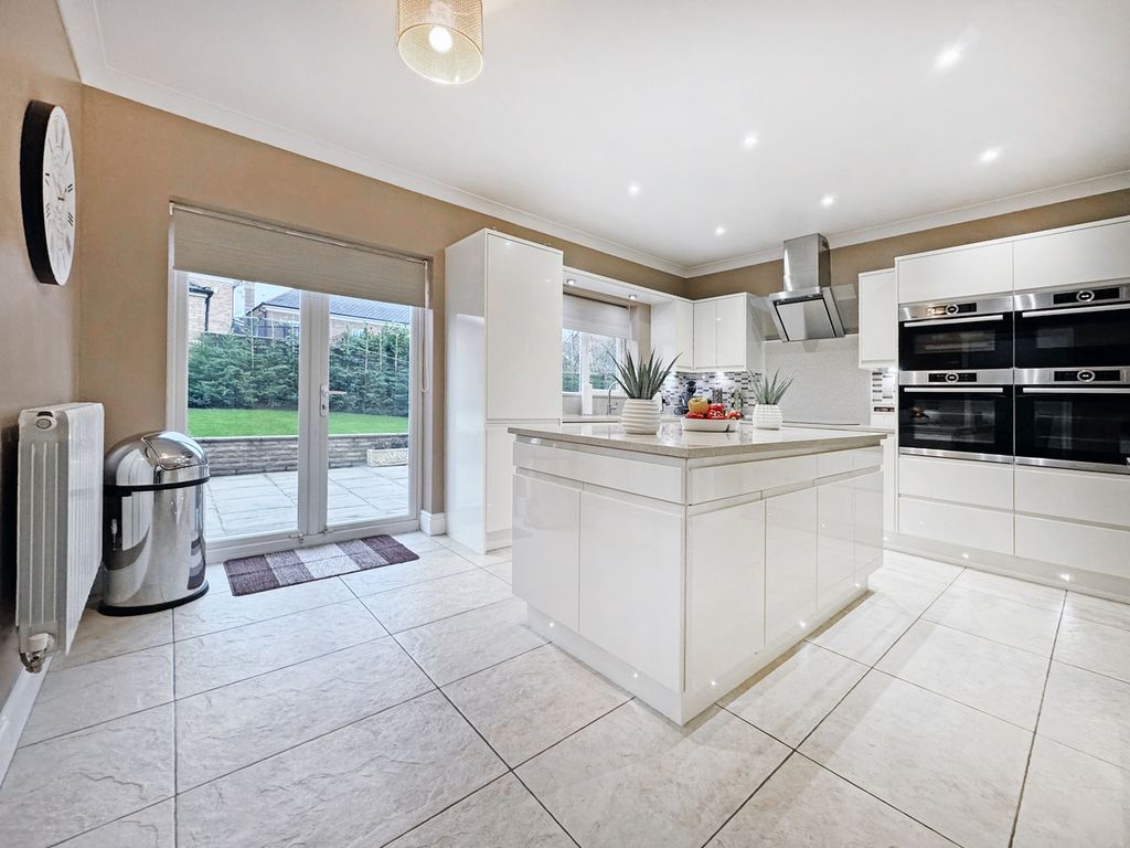 Property photo 3 of 49