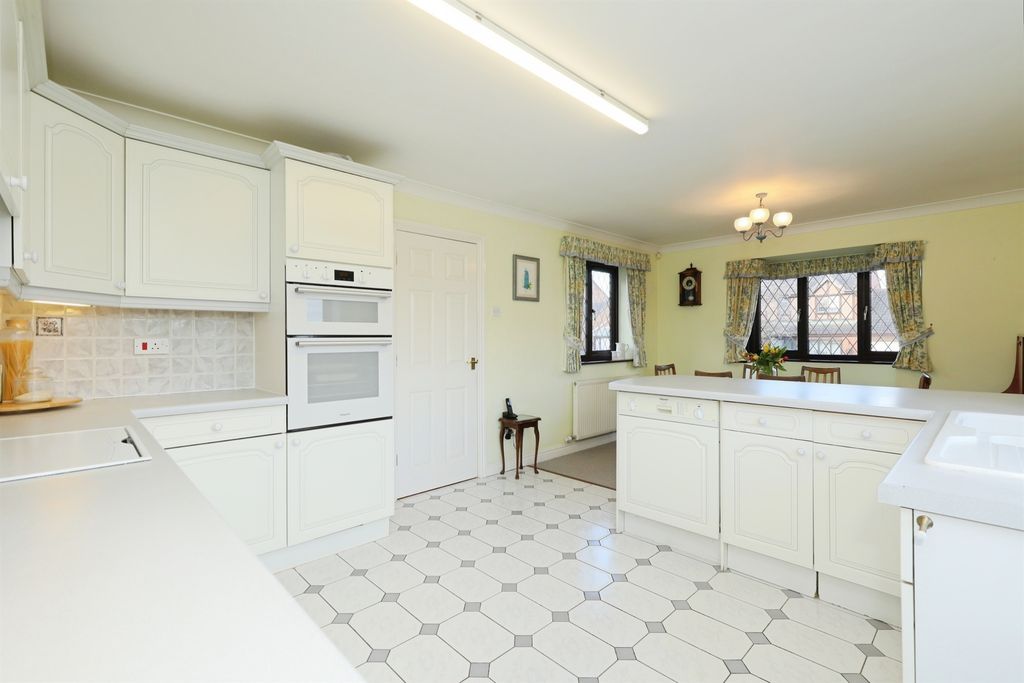 Property photo 3 of 18
