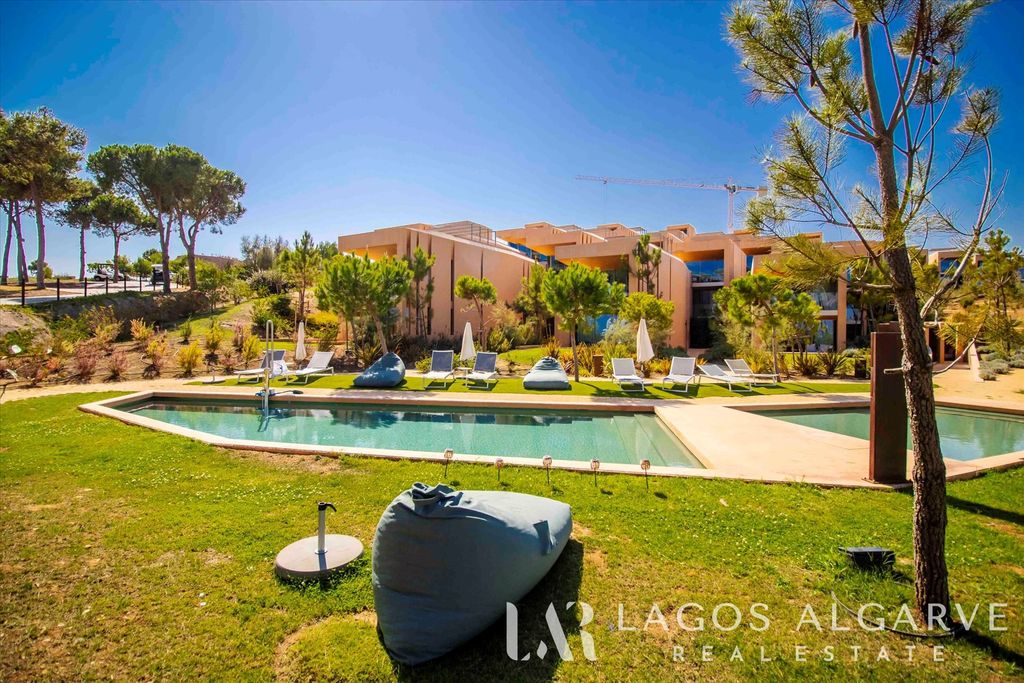 Property photo 1 of 26 Luxurious 1 Bedroom Apartment Situated In The Prestigious Palmares Golf Resort In Lagos