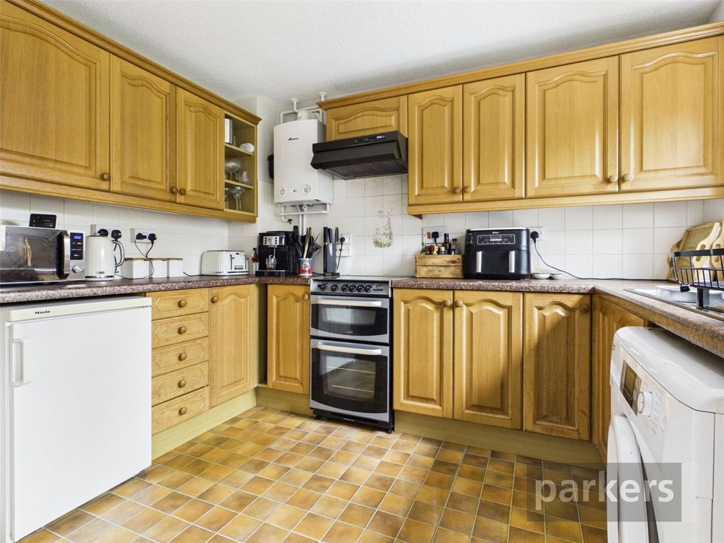 Property photo 3 of 18 Kitchen