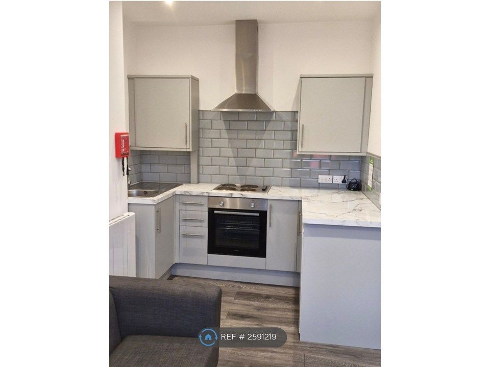 Property photo 3 of 9 Kitchen
