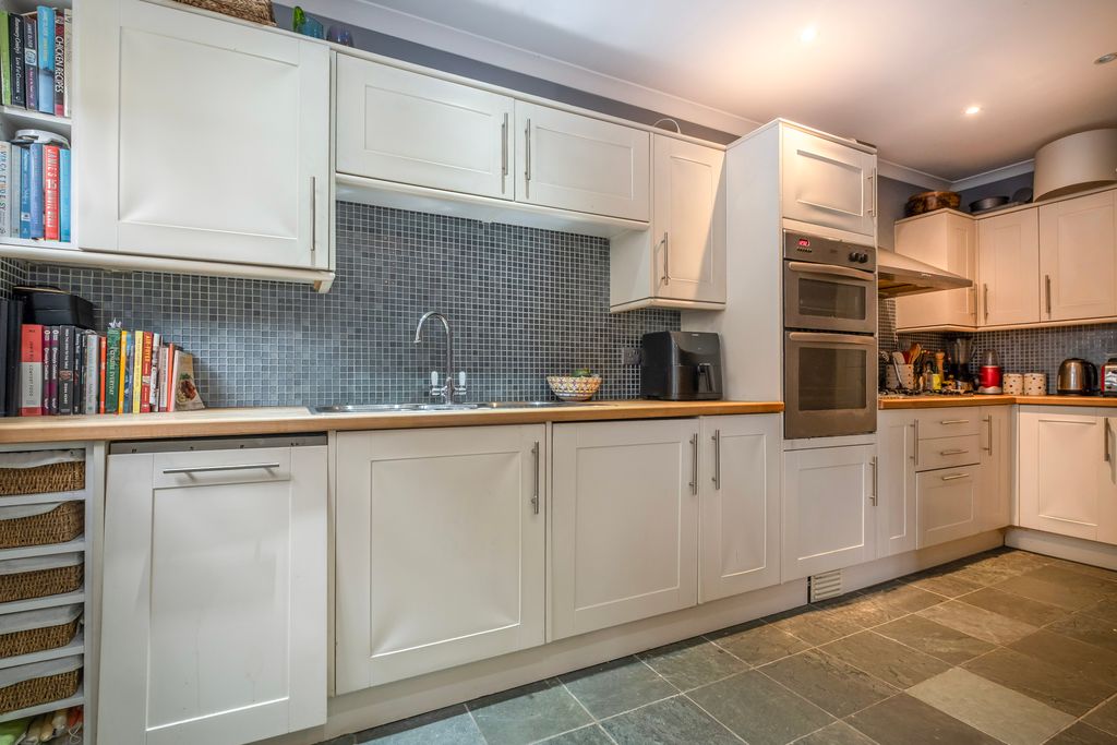 Property photo 2 of 19 2