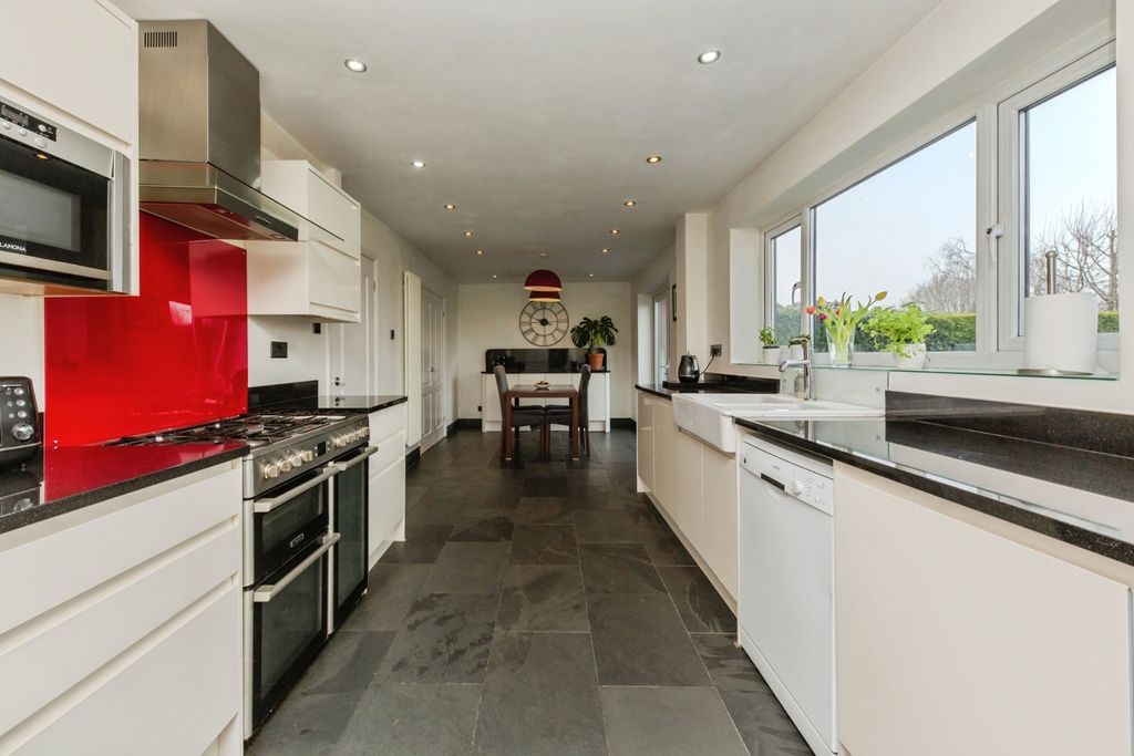 Property photo 3 of 20 Pbox-Img.Jpg