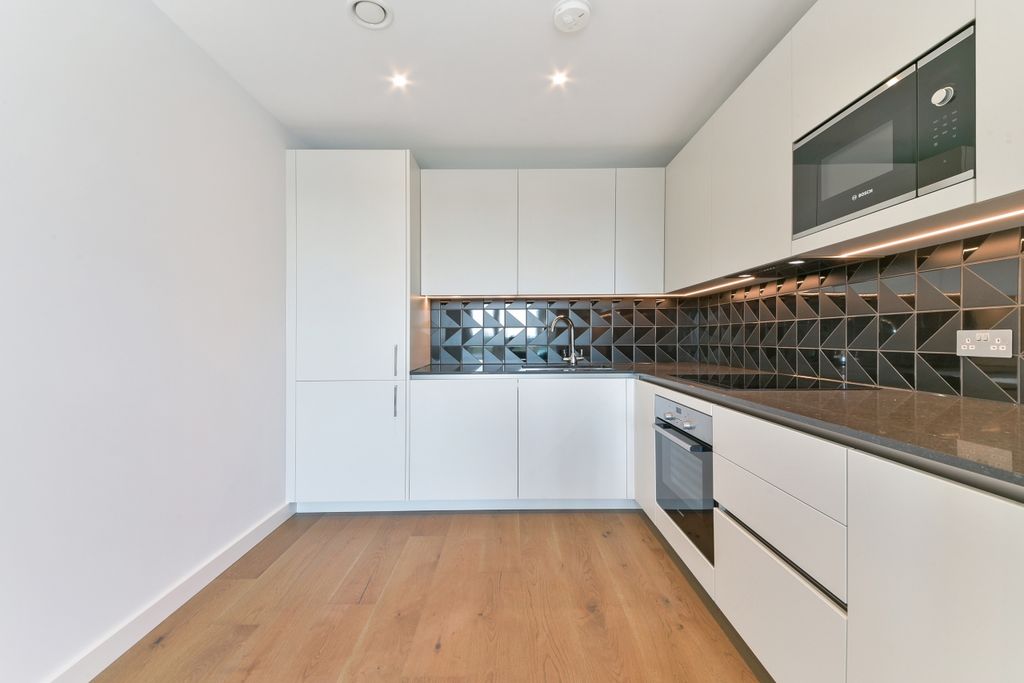 Property photo 3 of 8 Kitchen