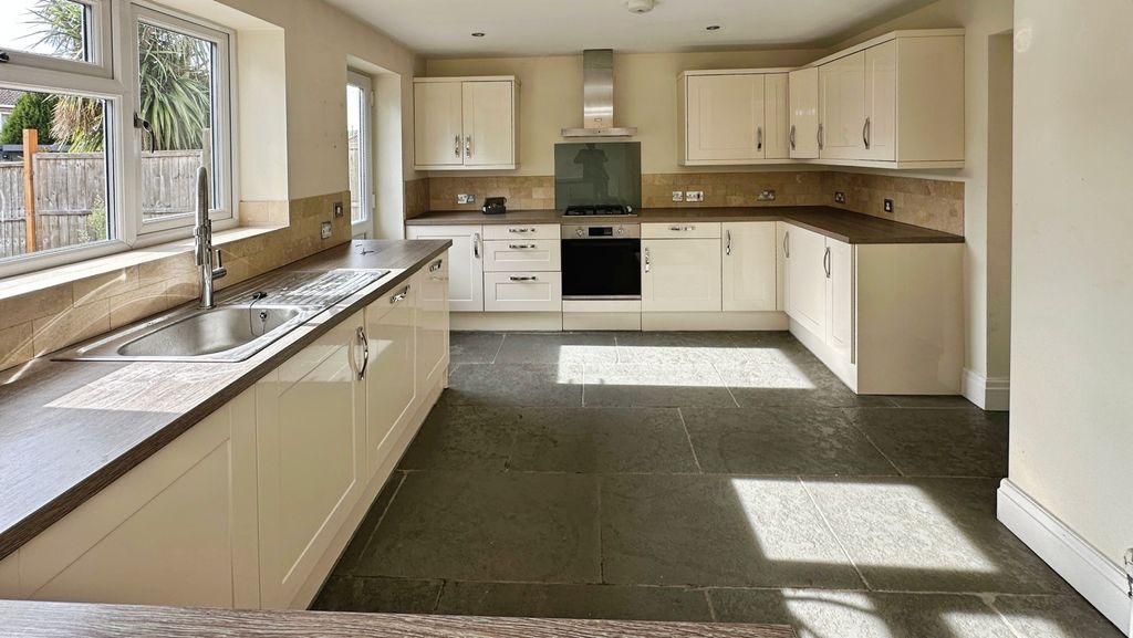 Property photo 3 of 17 Pbox-Img.Jpg