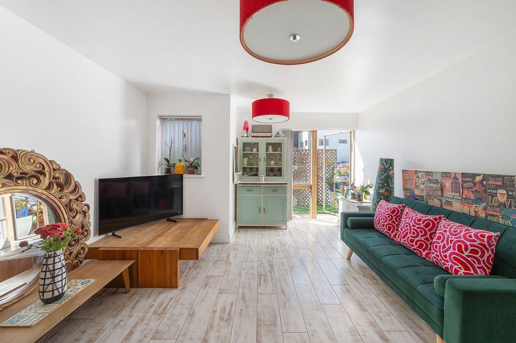 Property photo 1 of 25