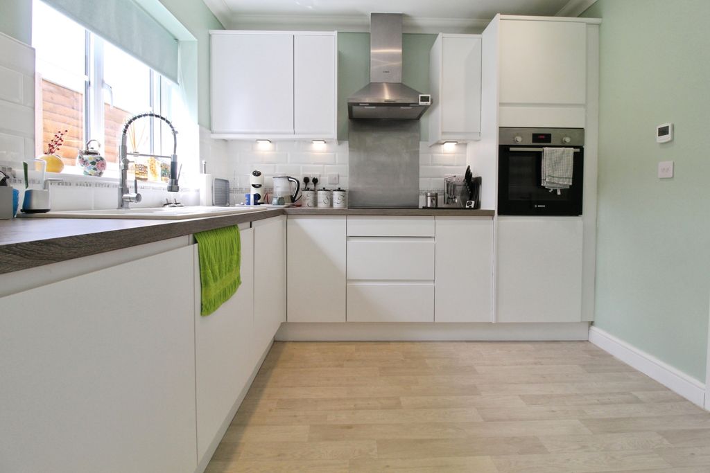Property photo 2 of 18 Kitchen