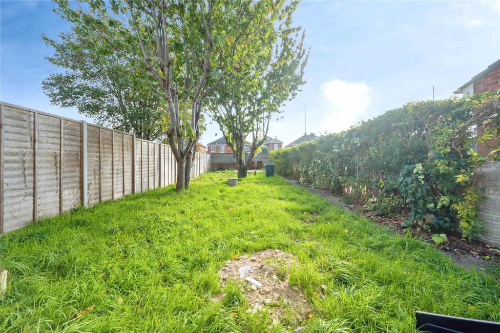 Property photo 2 of 17 Picture No. 23