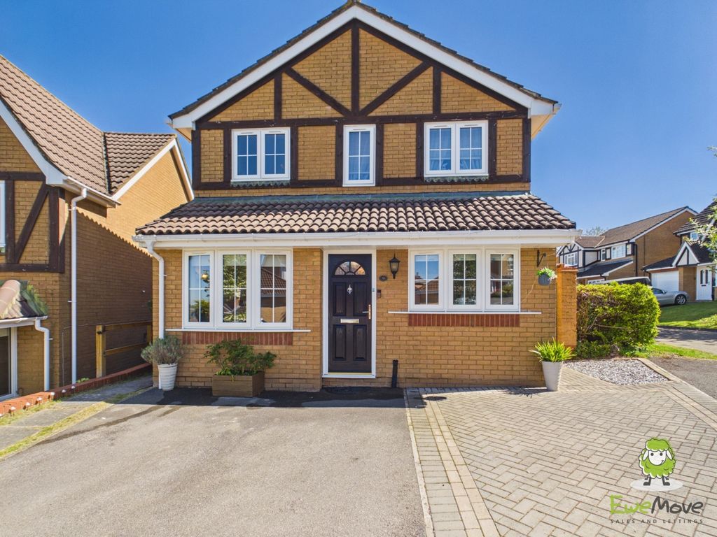 Property photo 1 of 25 Ewemove Estate Agents Basingstoke