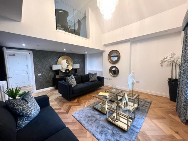 Property photo 1 of 17 Living Room